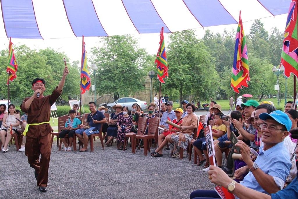 Hội hô bài chòi